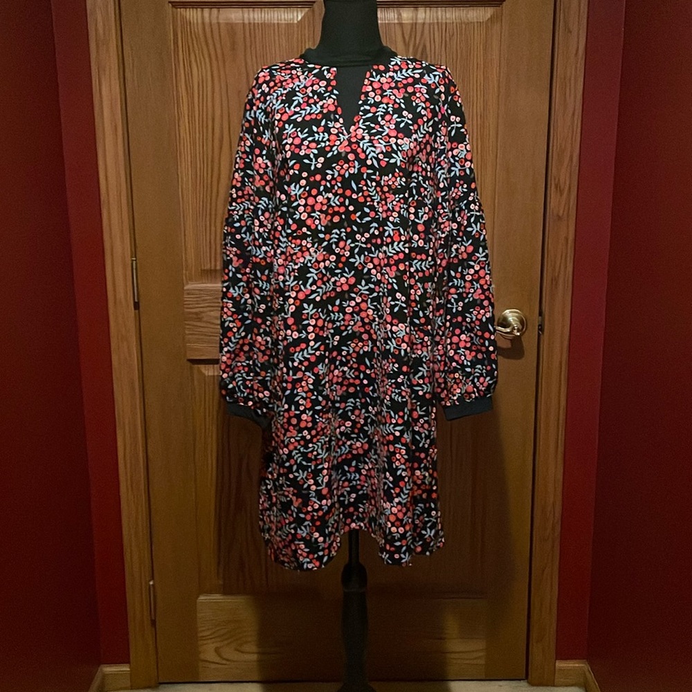 Knee length, 3/4 sleeve, floral dress
